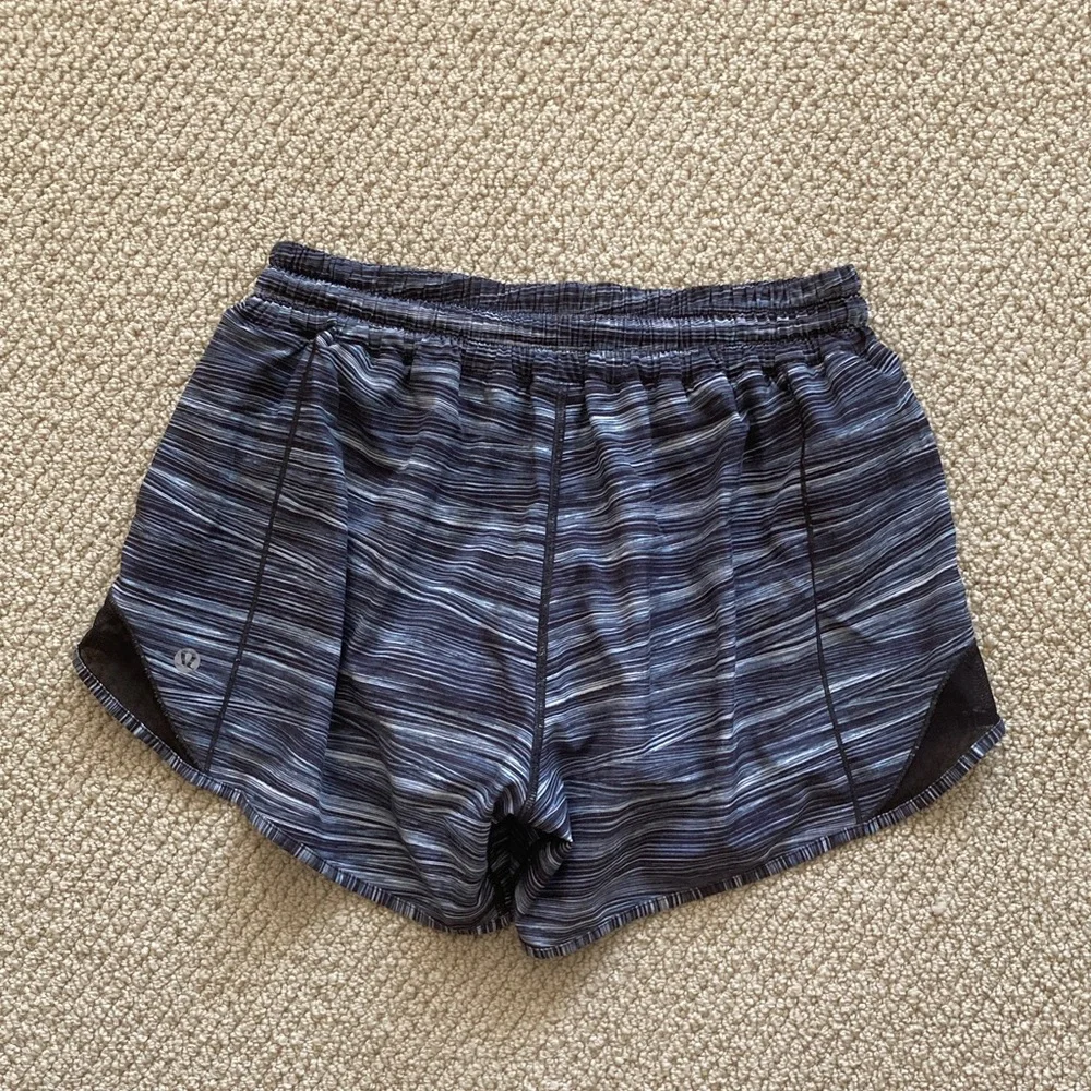 LULULEMON Hotty Hot Shorts Low Rise 4” Black White Soft Size 6 Low Rise EUC